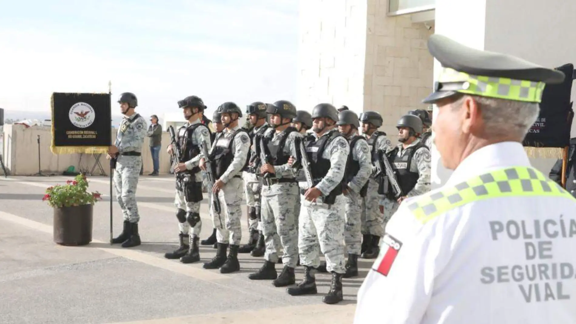 Guardia Nacional en honores a la bandera